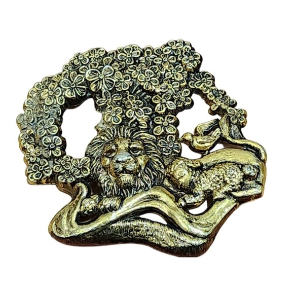 Vintage Buxton Belt Buckle “Lion and Lamb” Gold-Tone Collectible Americana - Picture 4 of 12